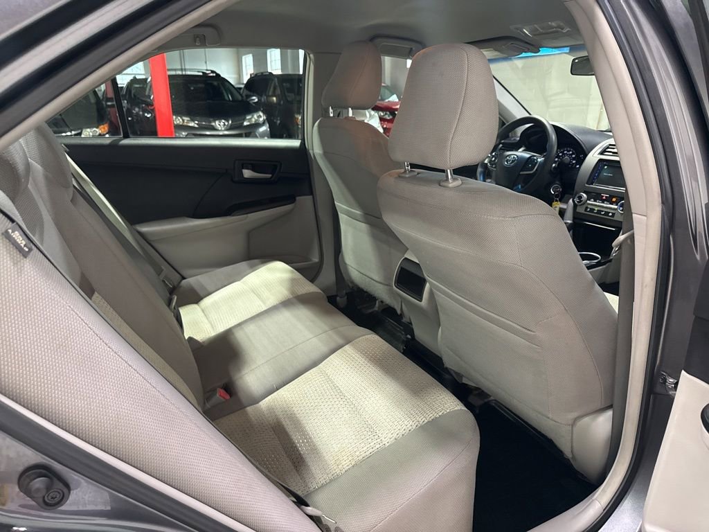 Used 2014 Toyota Camry LE FWD image 32