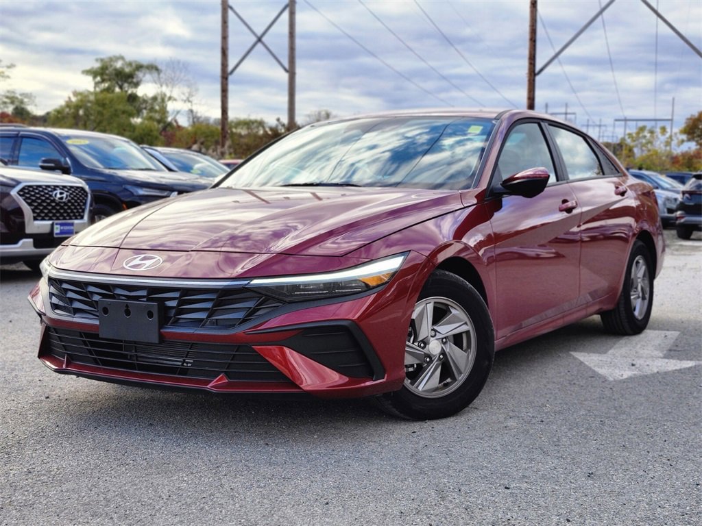Used 2025 Hyundai Elantra SE w/ Cargo Package