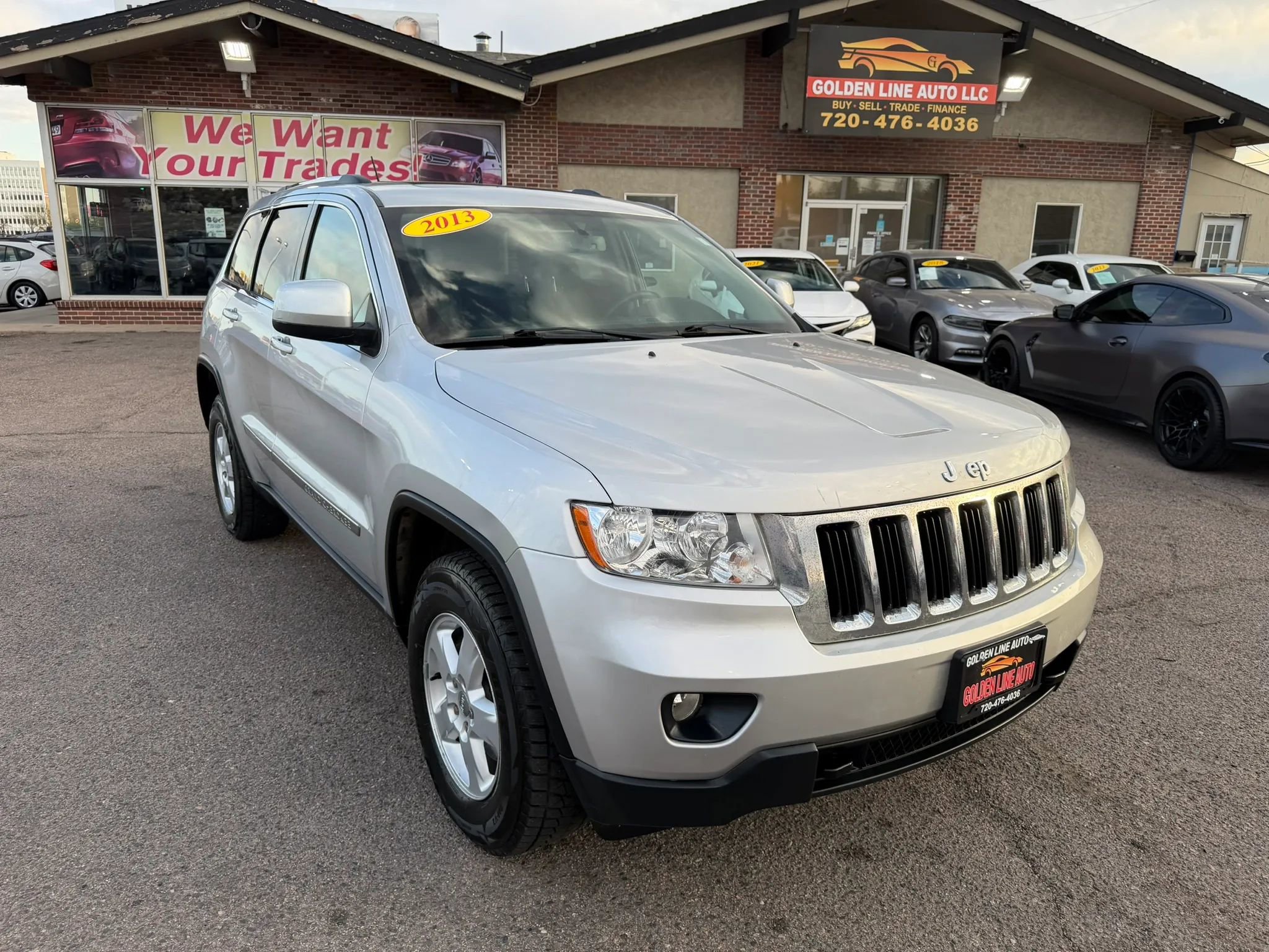 Used 2013 Jeep Grand Cherokee Laredo w/ Laredo E Group AWD/4WD image 2