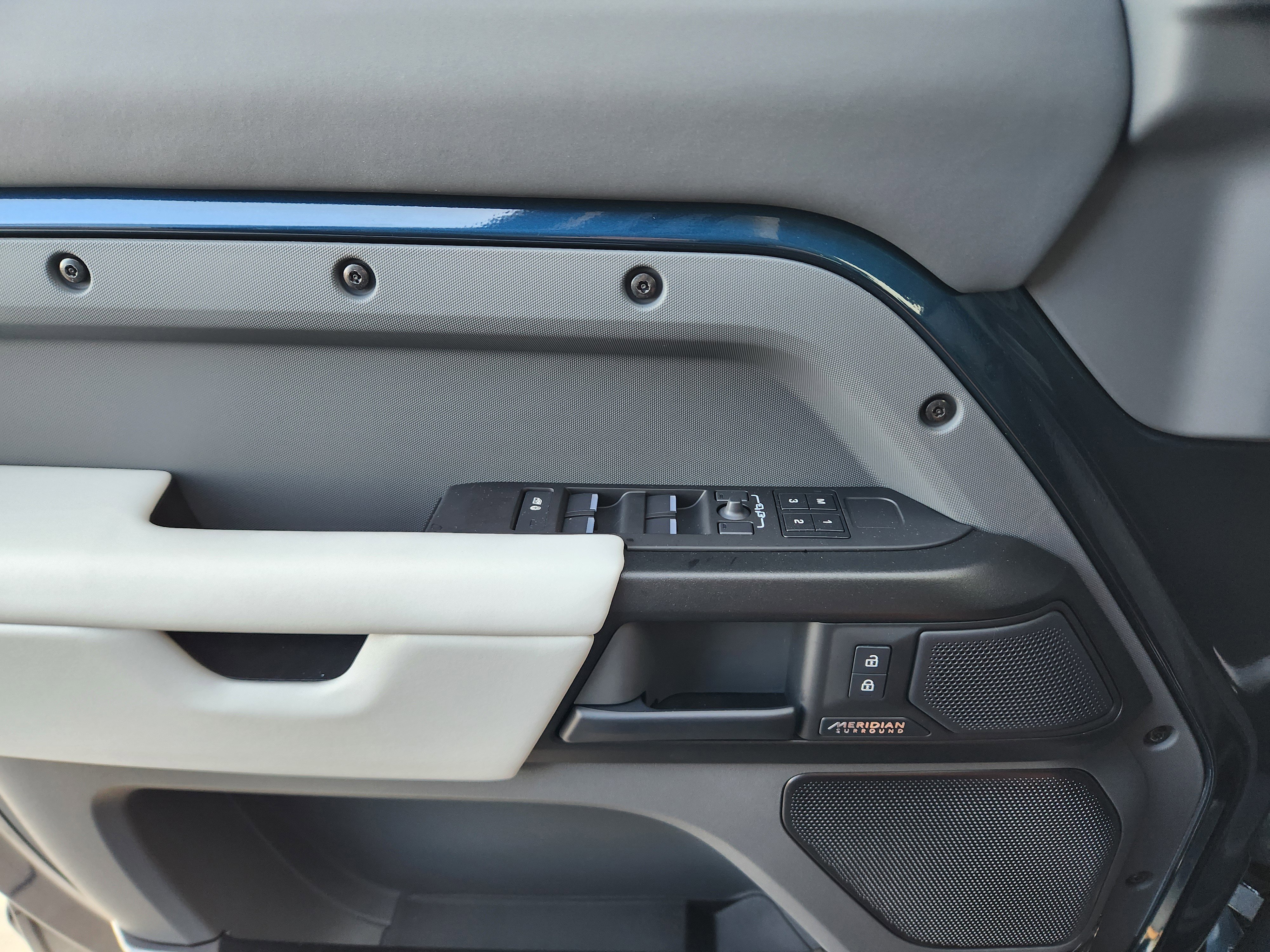 New 2026 Land Rover Defender 110 OCTA image 21