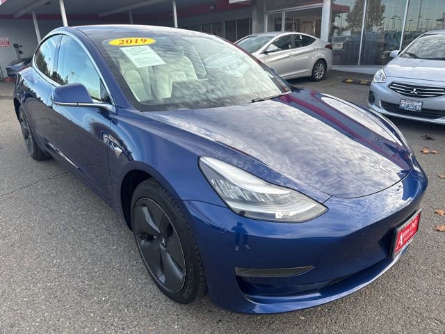Used 2019 Tesla Model 3 Standard Range image 3