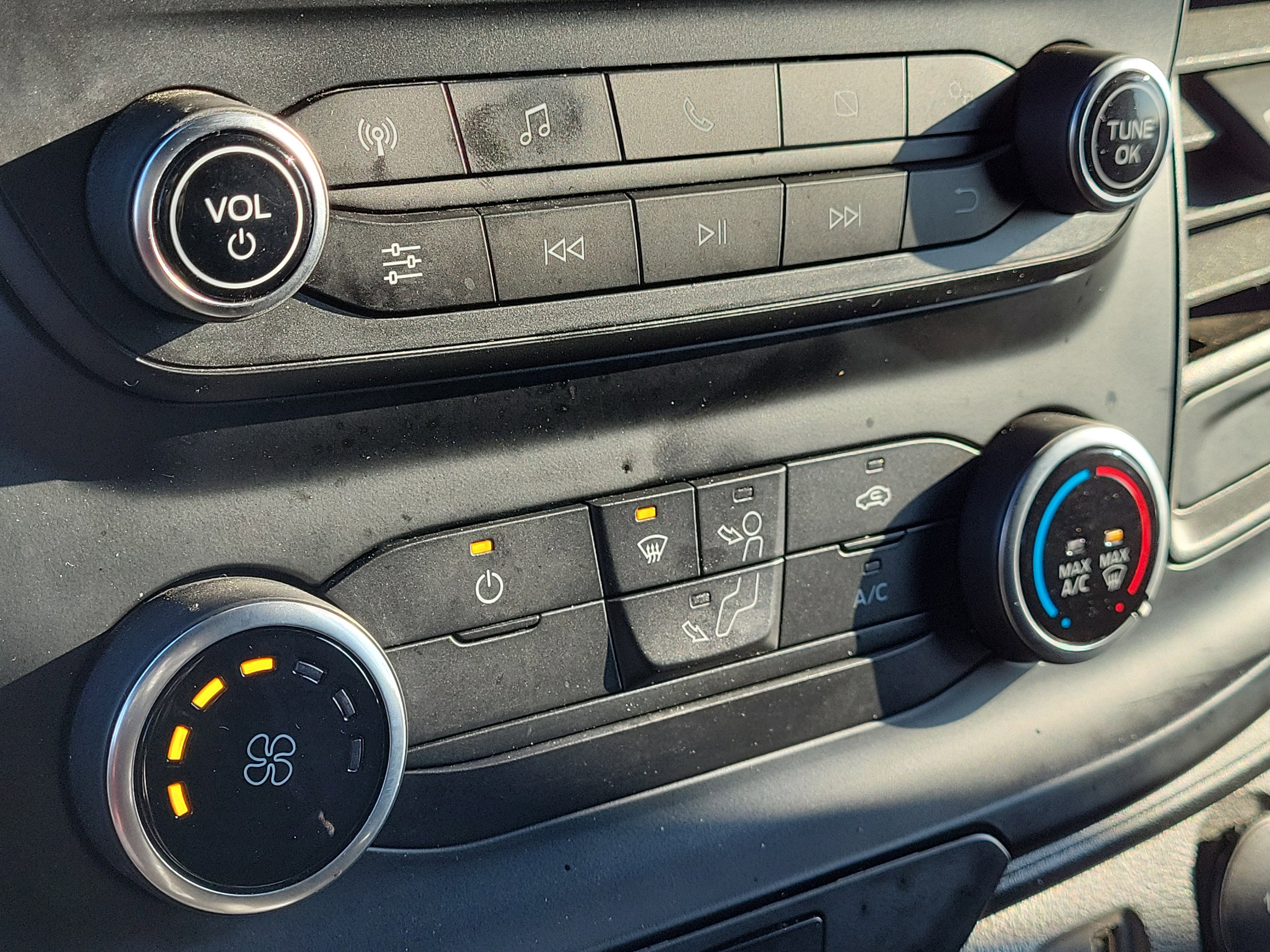 Used 2023 Ford Transit 250 Medium Roof w/ Load Area Protection Package image 29