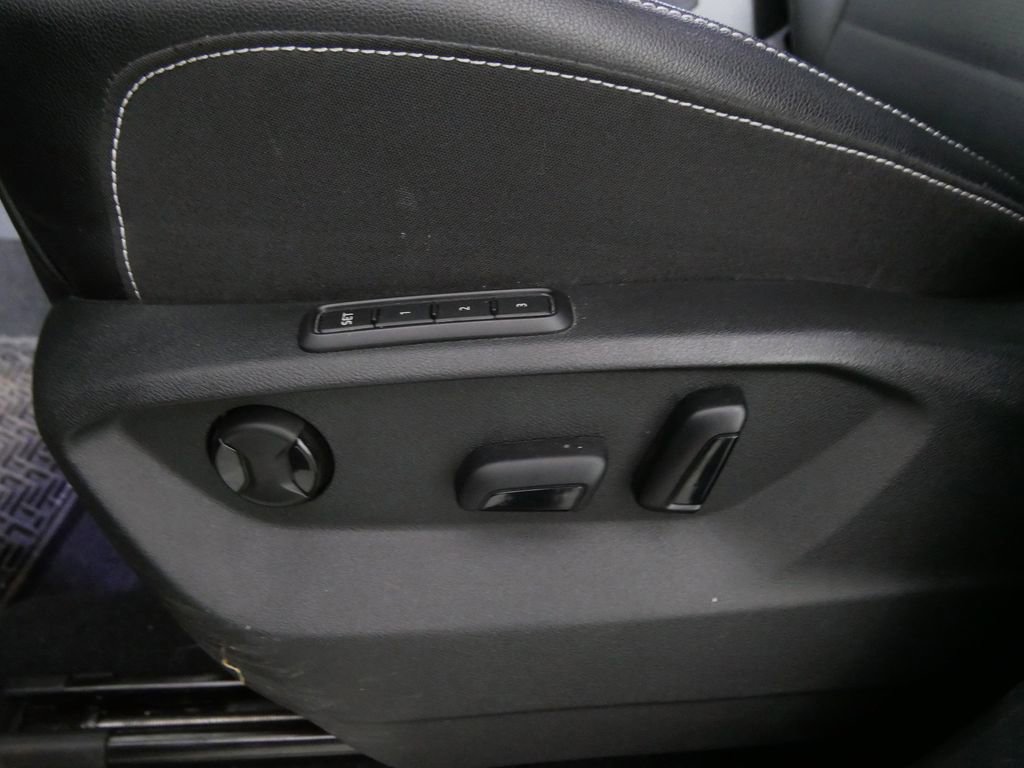 Used 2024 Volkswagen Atlas Cross Sport SEL R-Line image 16