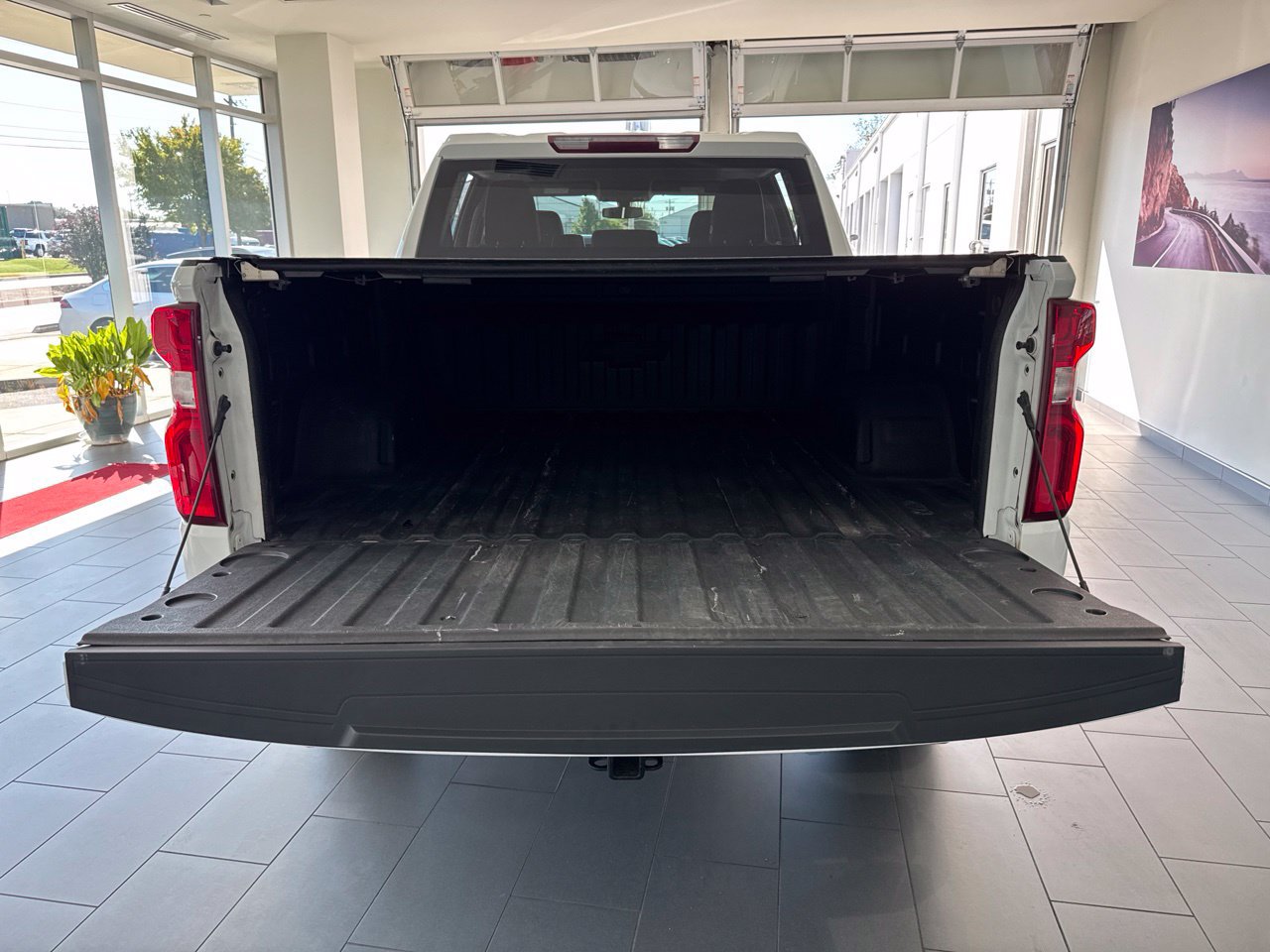 Used 2022 Chevrolet Silverado 1500 RST w/ Redline Edition AWD/4WD image 10