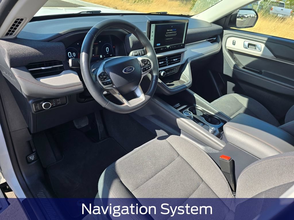 Used 2025 Ford Explorer Active AWD/4WD image 2