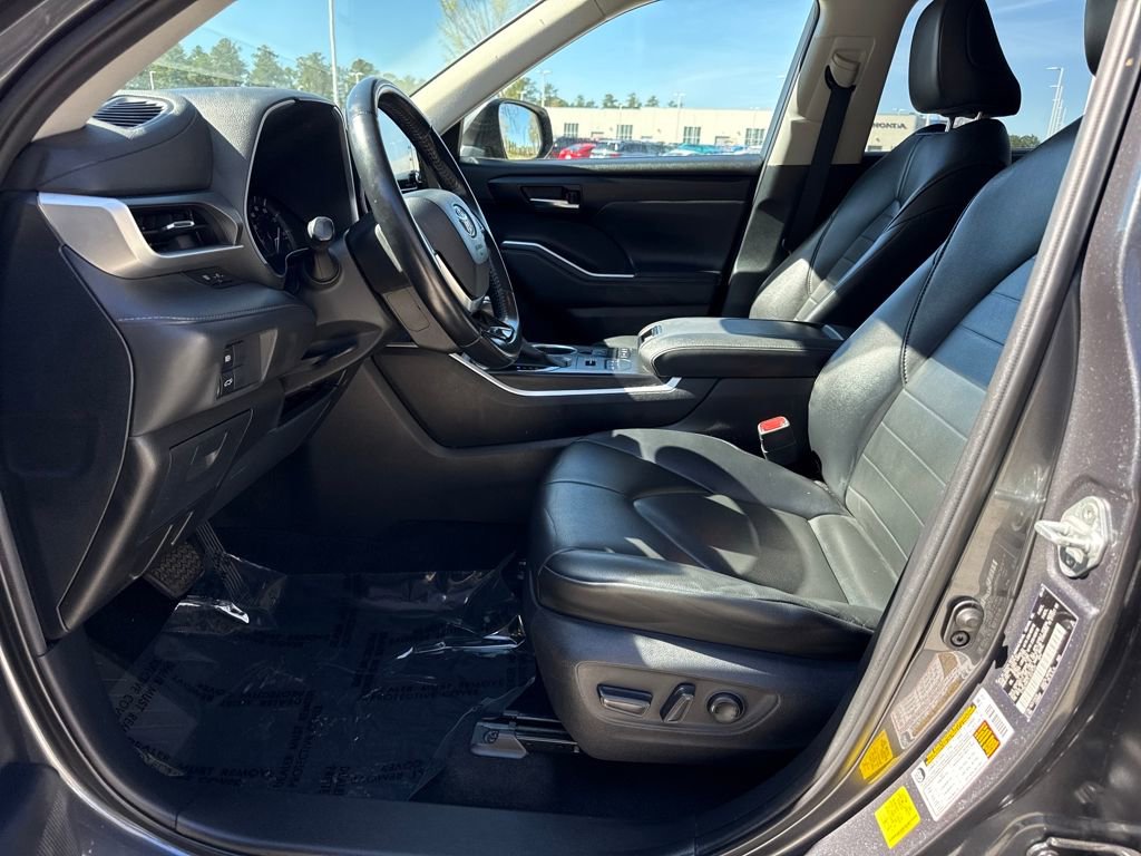 Used 2020 Toyota Highlander XLE image 13