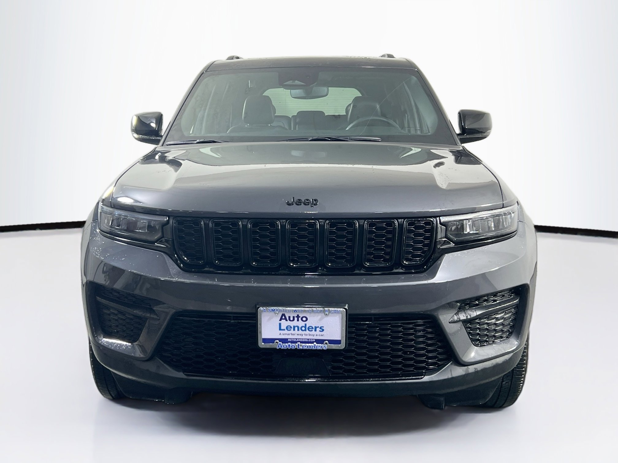Used 2023 Jeep Grand Cherokee Altitude image 2