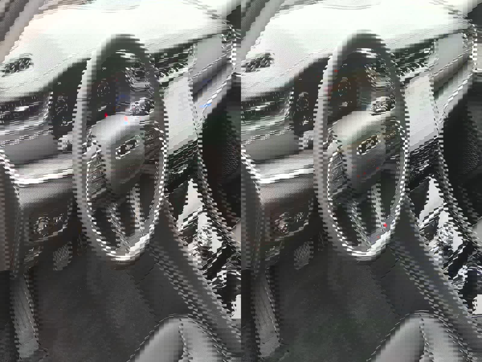 Used 2023 Jeep Grand Cherokee Limited image 10