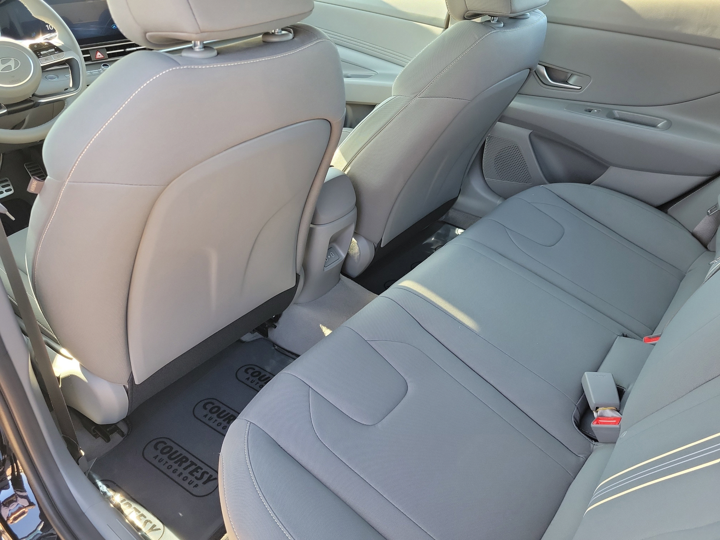 New 2026 Hyundai Elantra SEL FWD image 7