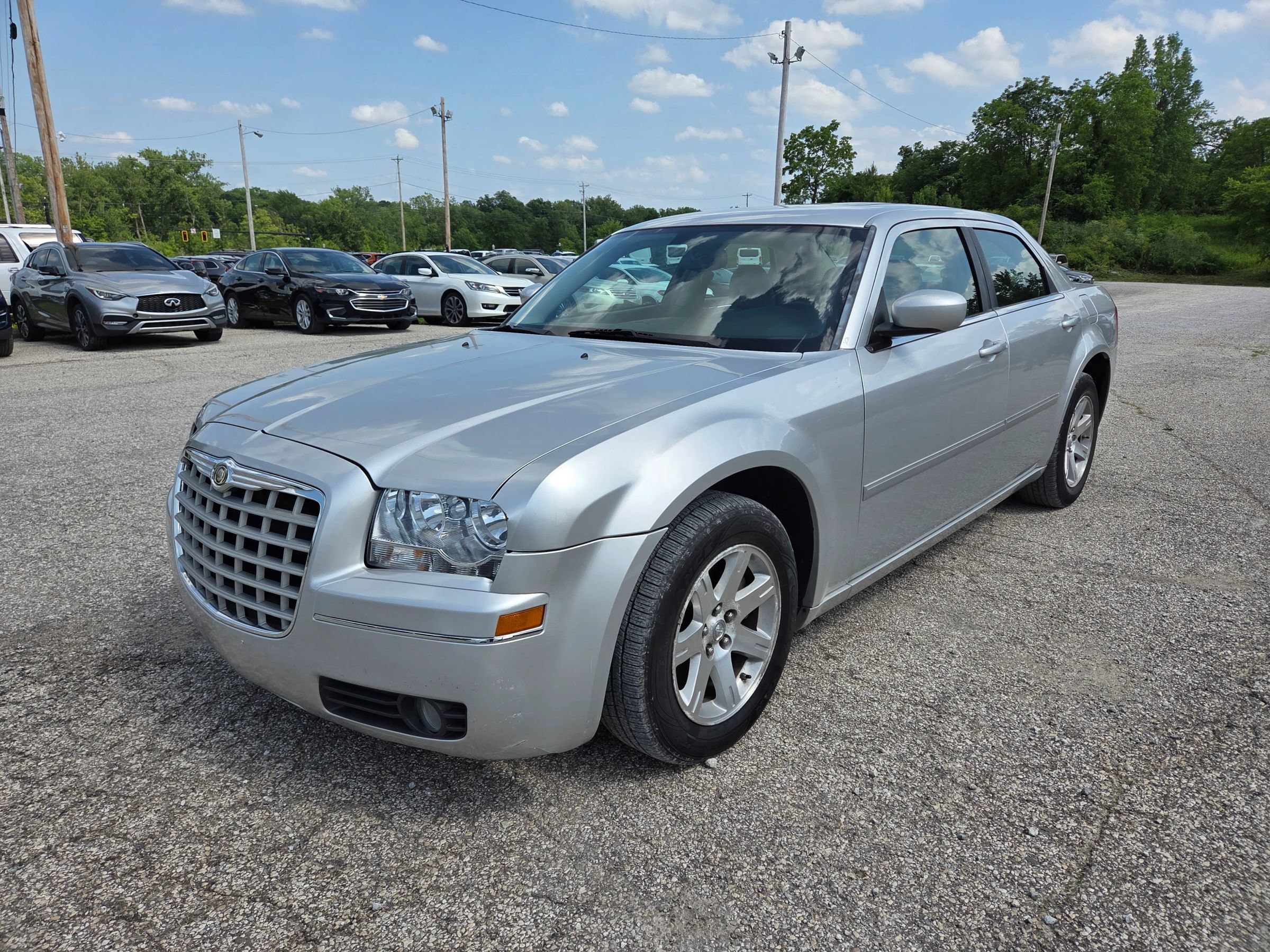 Used 2007 Chrysler 300 Touring w/ Comfort/Convenience Group RWD image 2