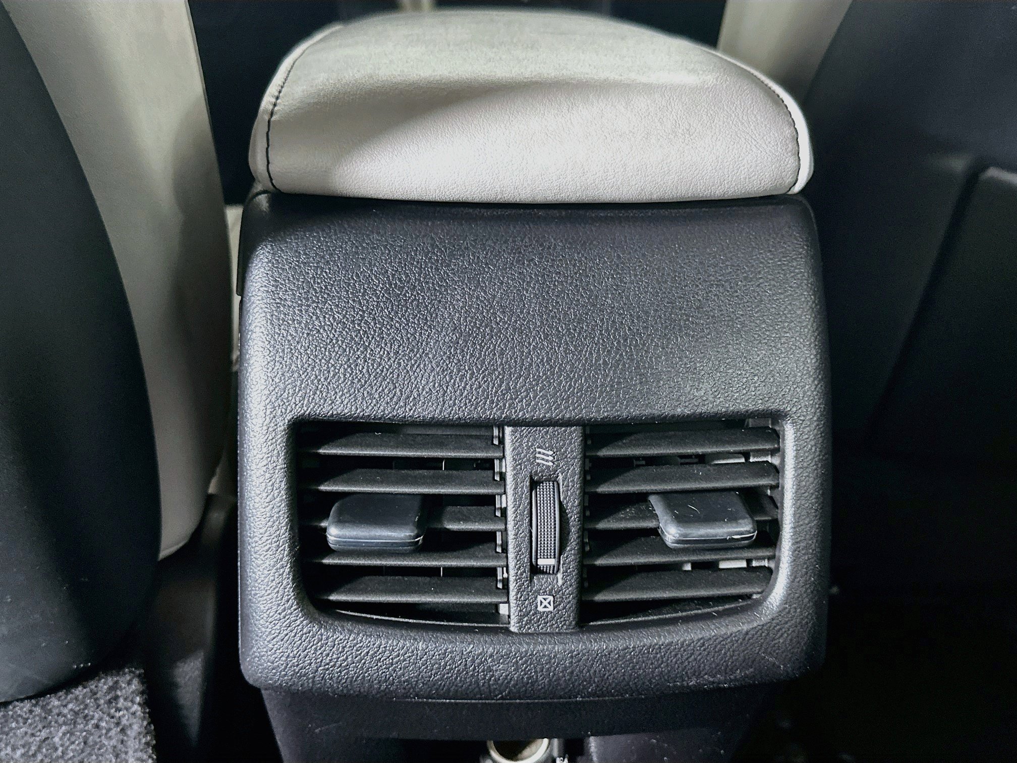 Used 2018 Lexus ES 300h w/ Navigation Package FWD image 29