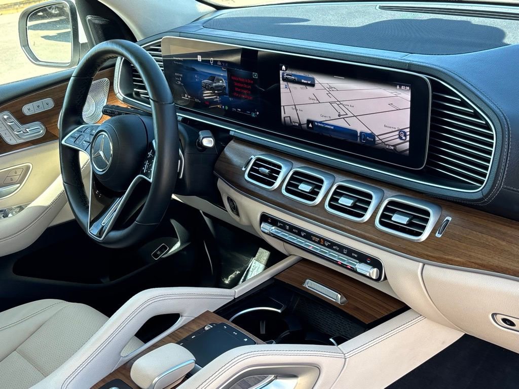 Used 2025 Mercedes-Benz GLS 450 4MATIC image 28