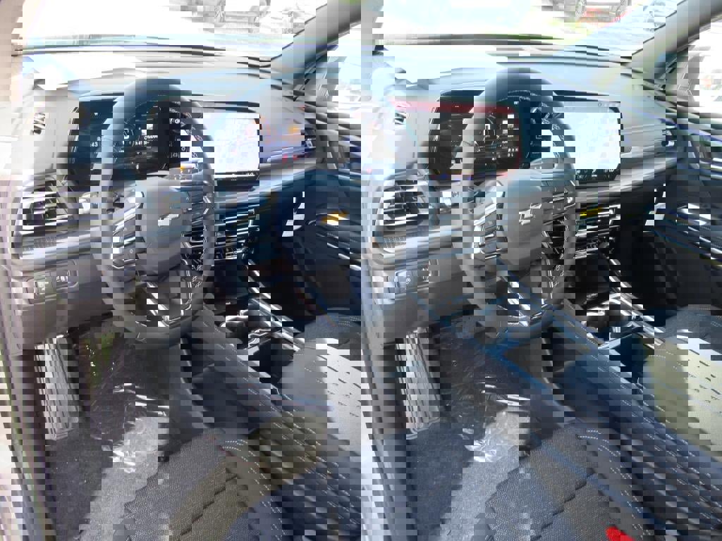 New 2025 Chevrolet Traverse LT image 14