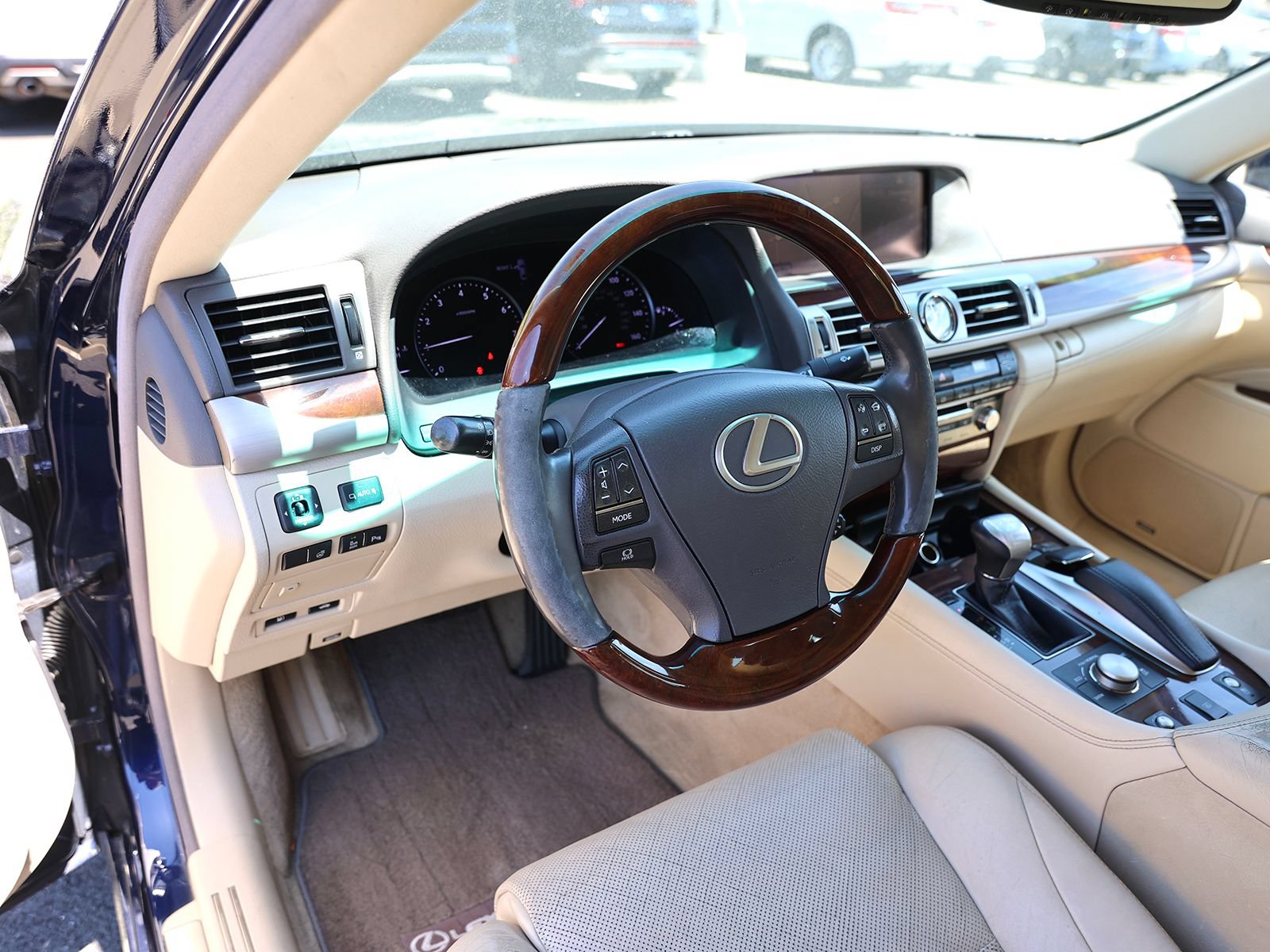 Used 2013 Lexus LS 460 AWD w/ Comfort Pkg image 16