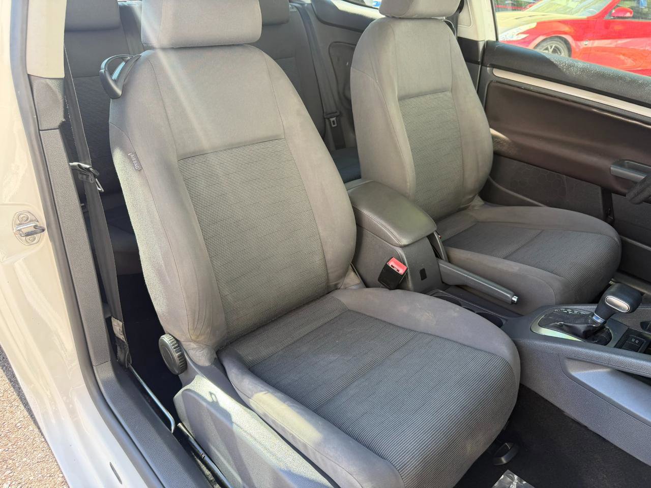 Used 2009 Volkswagen Rabbit S image 32