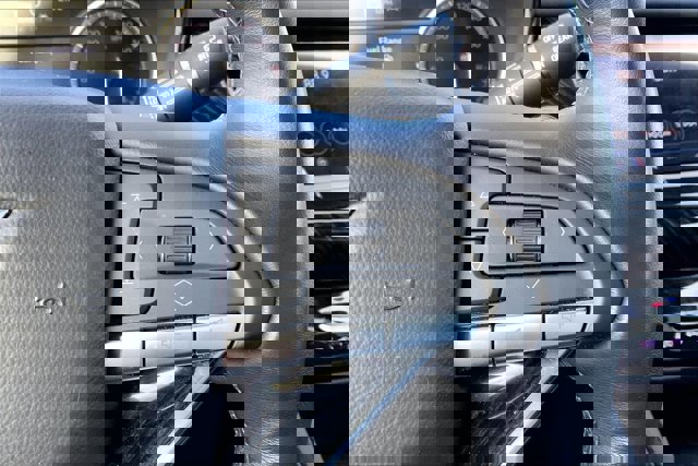 Used 2025 Cadillac XT6 Premium Luxury image 19