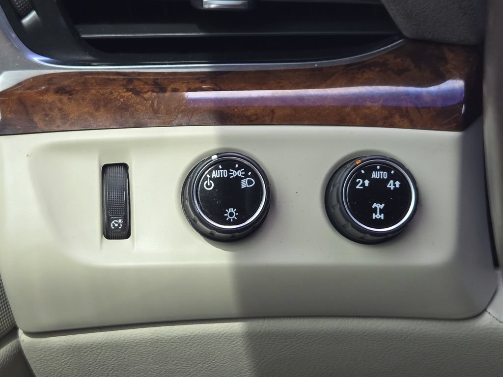 Used 2015 Cadillac Escalade Luxury AWD/4WD image 22