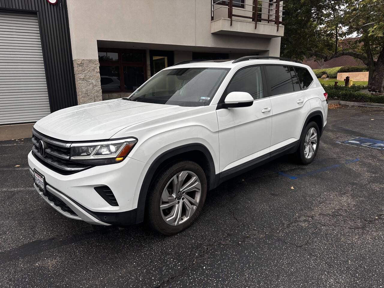 Used 2021 Volkswagen Atlas SE w/ Panoramic Sunroof Package image 3