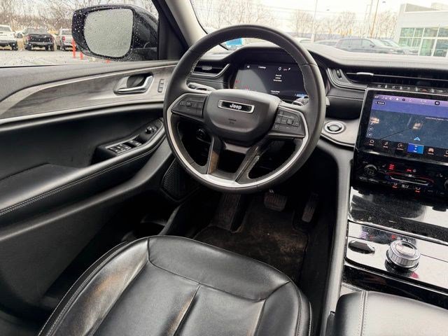 Used 2023 Jeep Grand Cherokee Limited w/ Black Appearance Package image 3