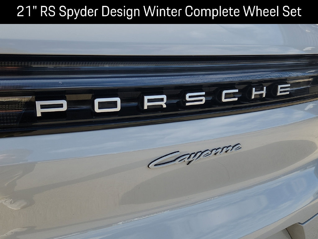 Certified 2025 Porsche Cayenne E-Hybrid AWD/4WD image 29