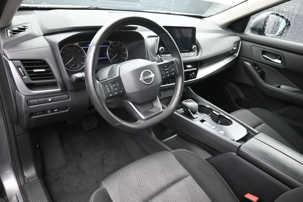 Used 2025 Nissan Rogue SV FWD image 16