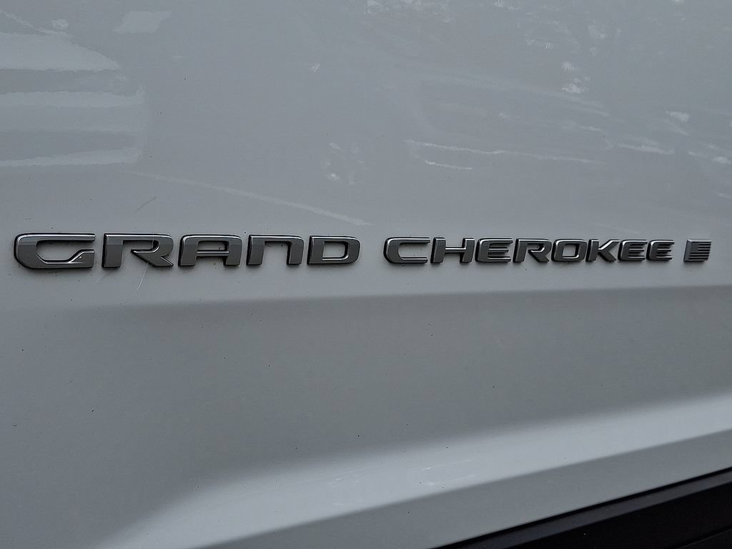 Certified 2025 Jeep Grand Cherokee Limited w/ Trailer Tow Package RWD image 34