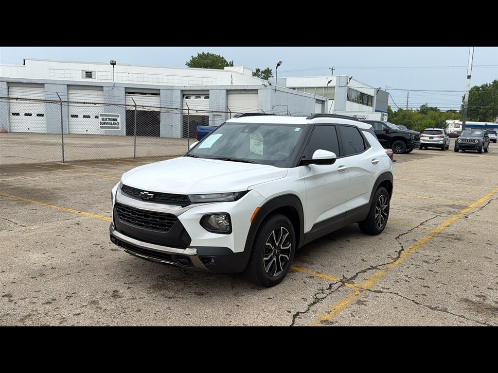 Used 2023 Chevrolet TrailBlazer ACTIV w/ Sun and Liftgate Package AWD/4WD image 2