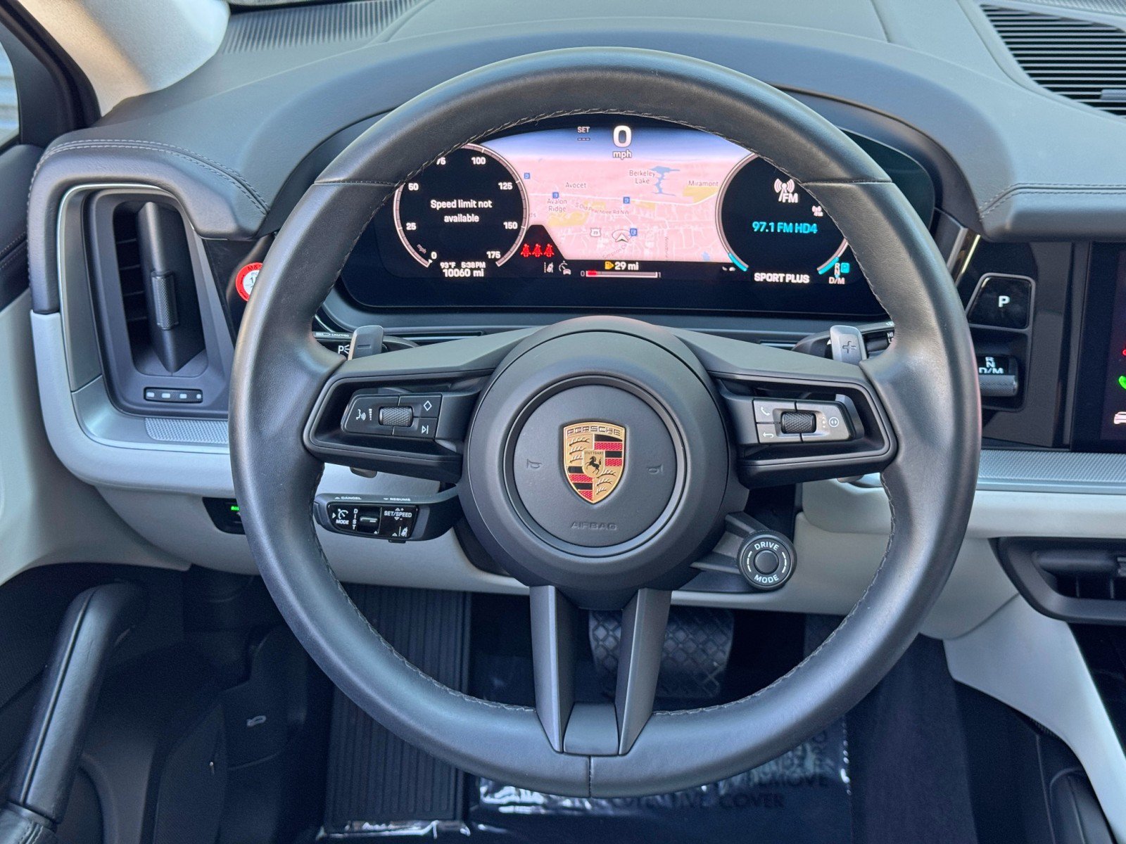 Used 2025 Porsche Cayenne Coupe AWD/4WD image 22