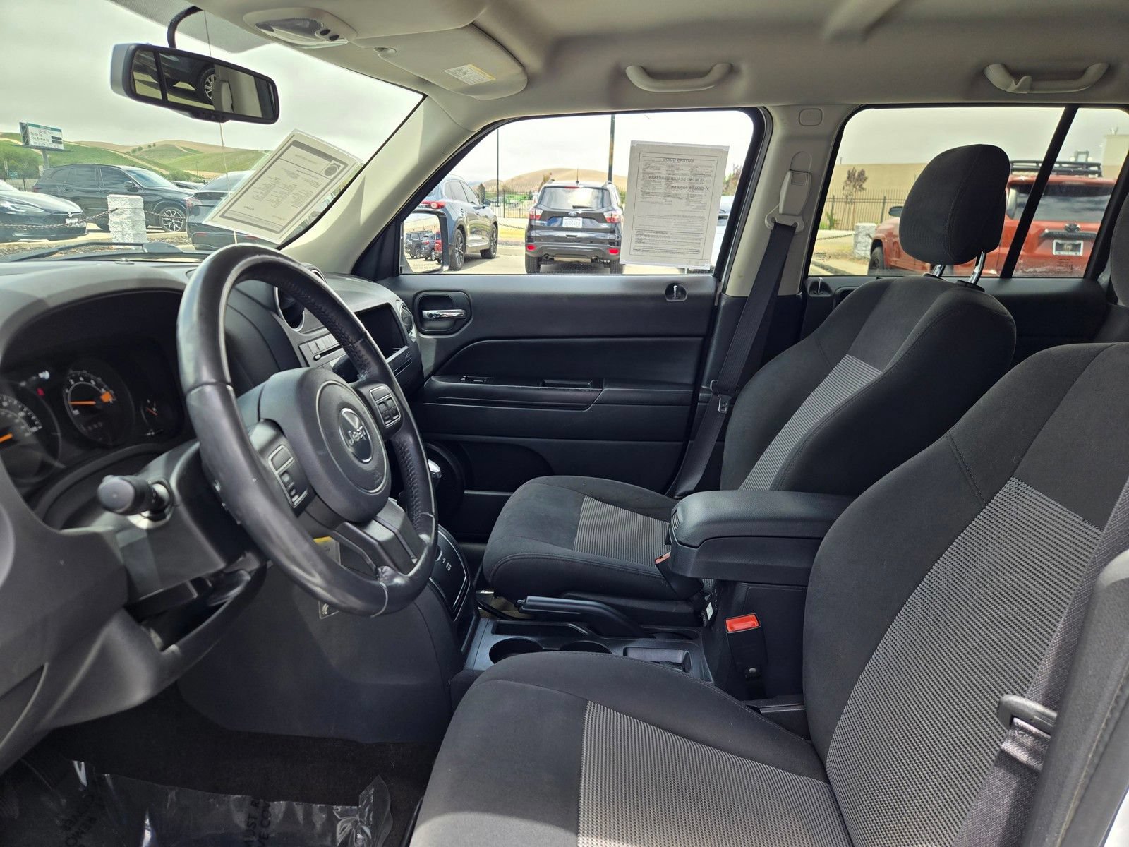 Used 2017 Jeep Patriot Latitude AWD/4WD image 29