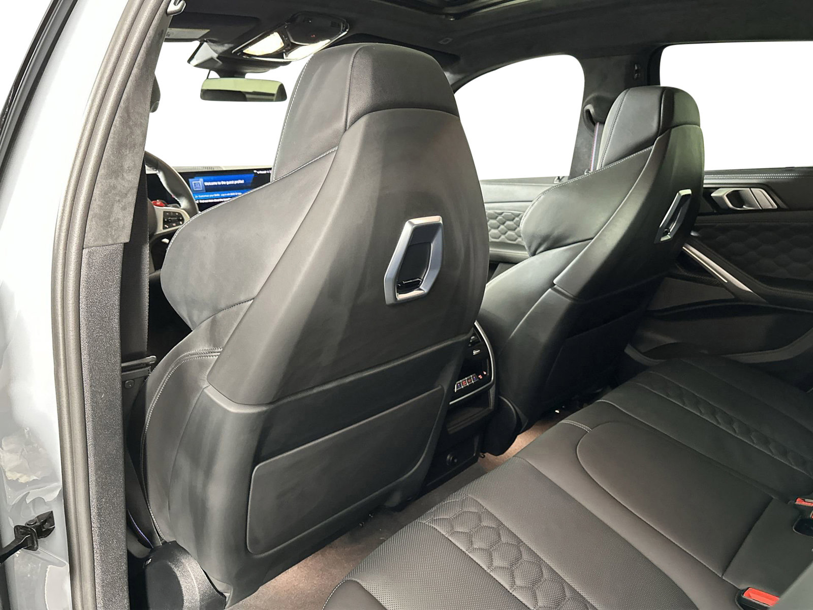 Used 2025 BMW X6 M Competition w/ Executive Package image 22