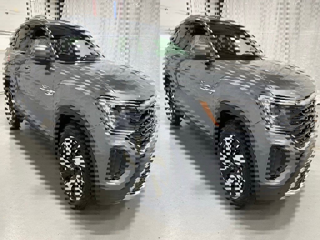 Used 2025 Volkswagen Atlas Cross Sport SE image 1