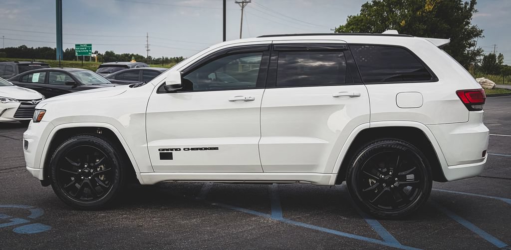 Used 2020 Jeep Grand Cherokee Altitude RWD image 25