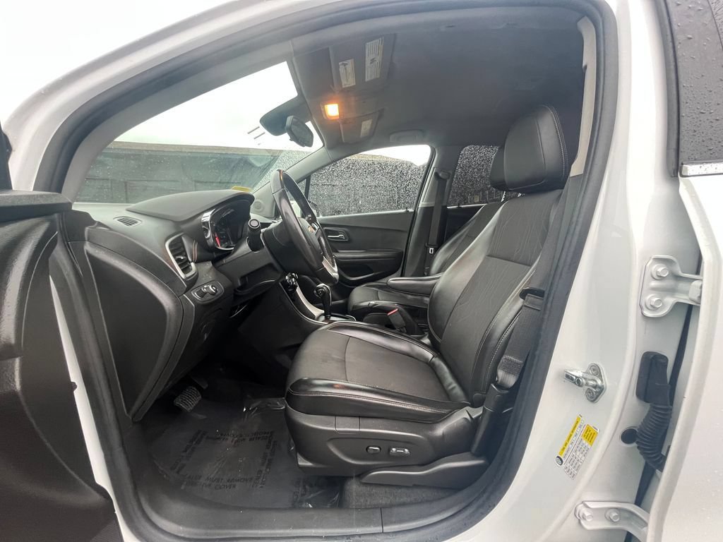 Used 2020 Chevrolet Trax LT w/ LT Convenience Package FWD image 20