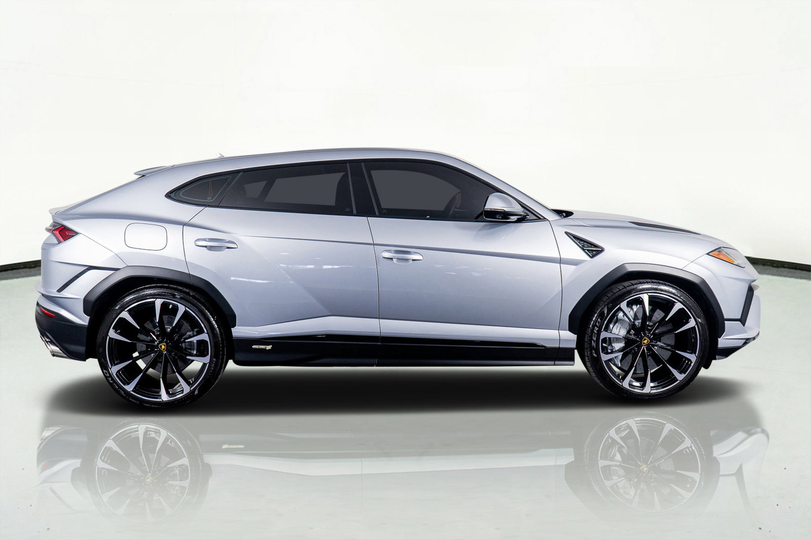 Used 2024 Lamborghini Urus S image 3
