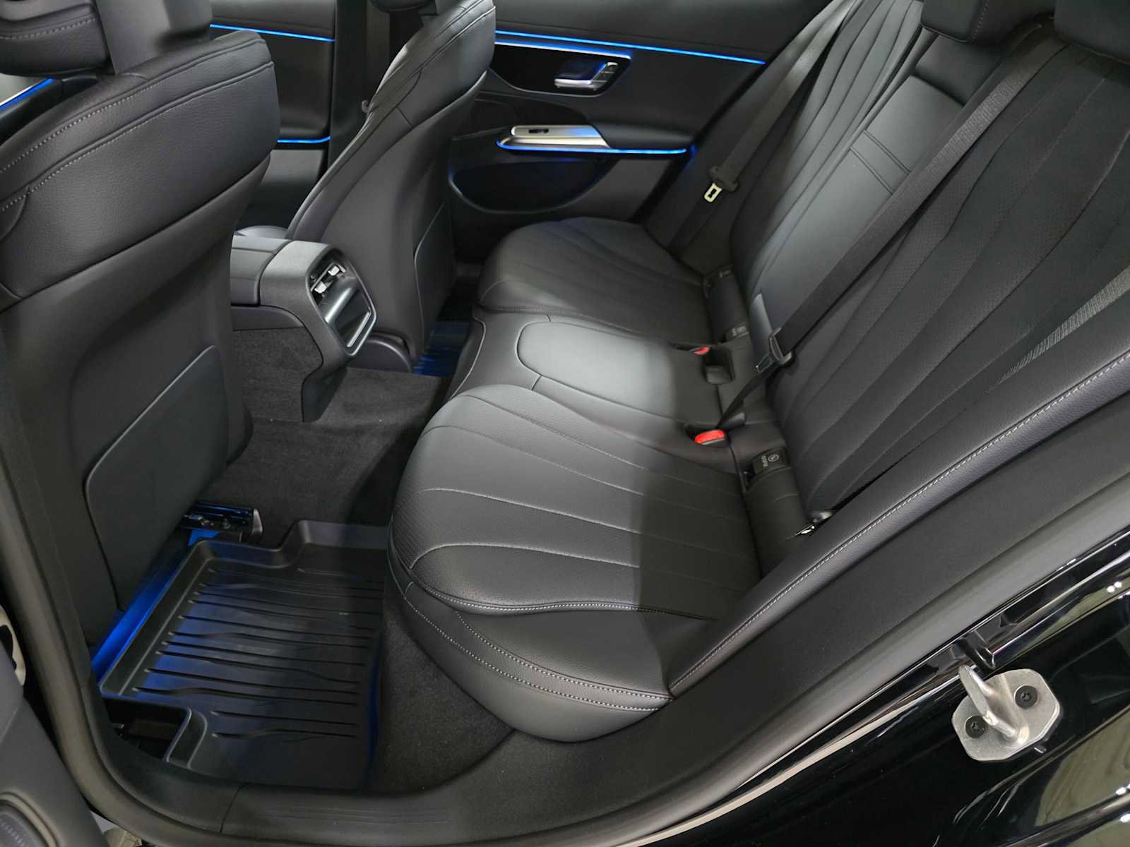New 2026 Mercedes-Benz E 450 4MATIC Sedan image 20