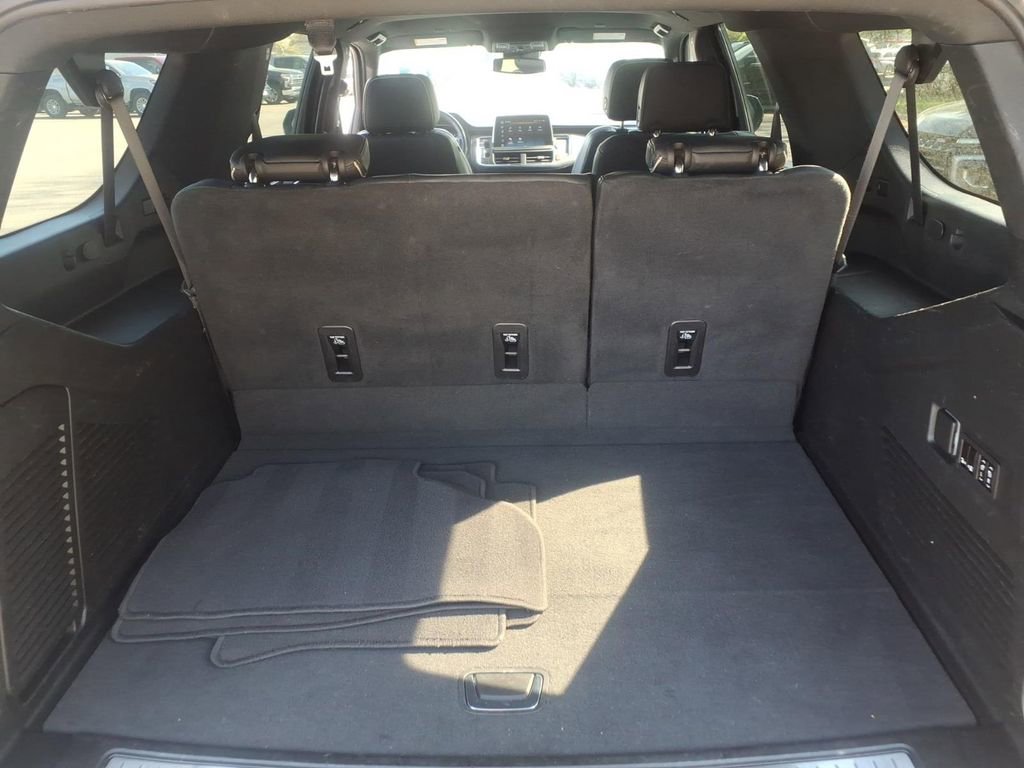 Used 2023 Chevrolet Suburban Premier AWD/4WD image 20