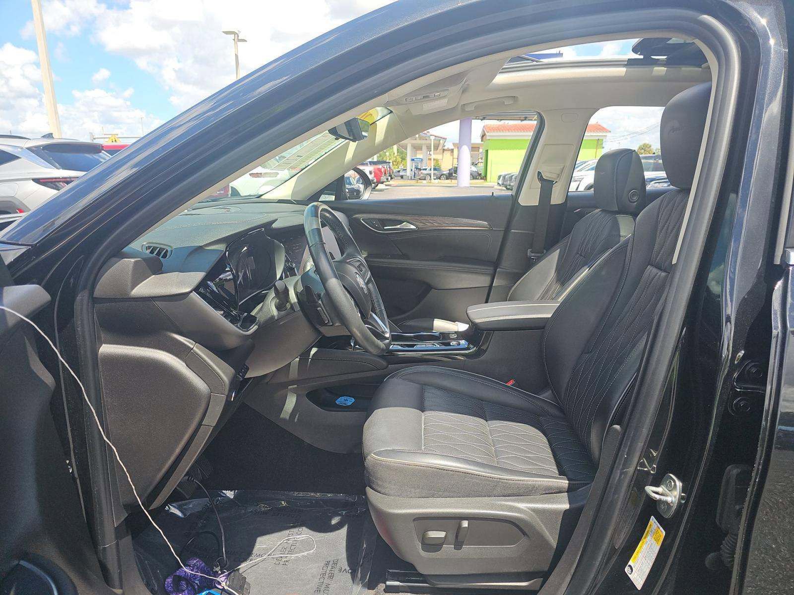 Used 2022 Buick Envision Avenir w/ Technology Package II FWD image 3