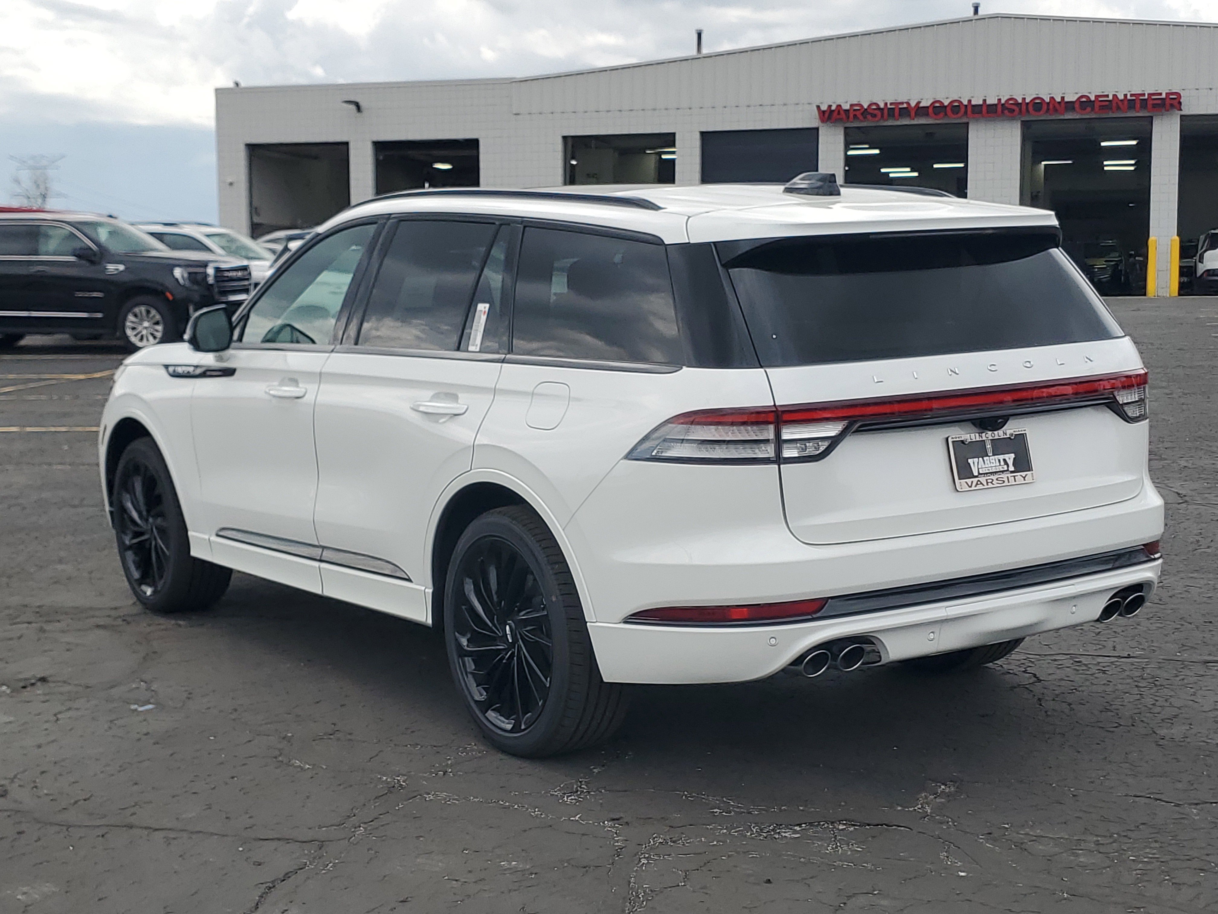 New 2026 Lincoln Aviator Reserve AWD/4WD image 3