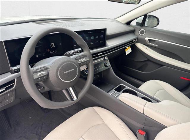 New 2025 Hyundai Sonata SE image 3