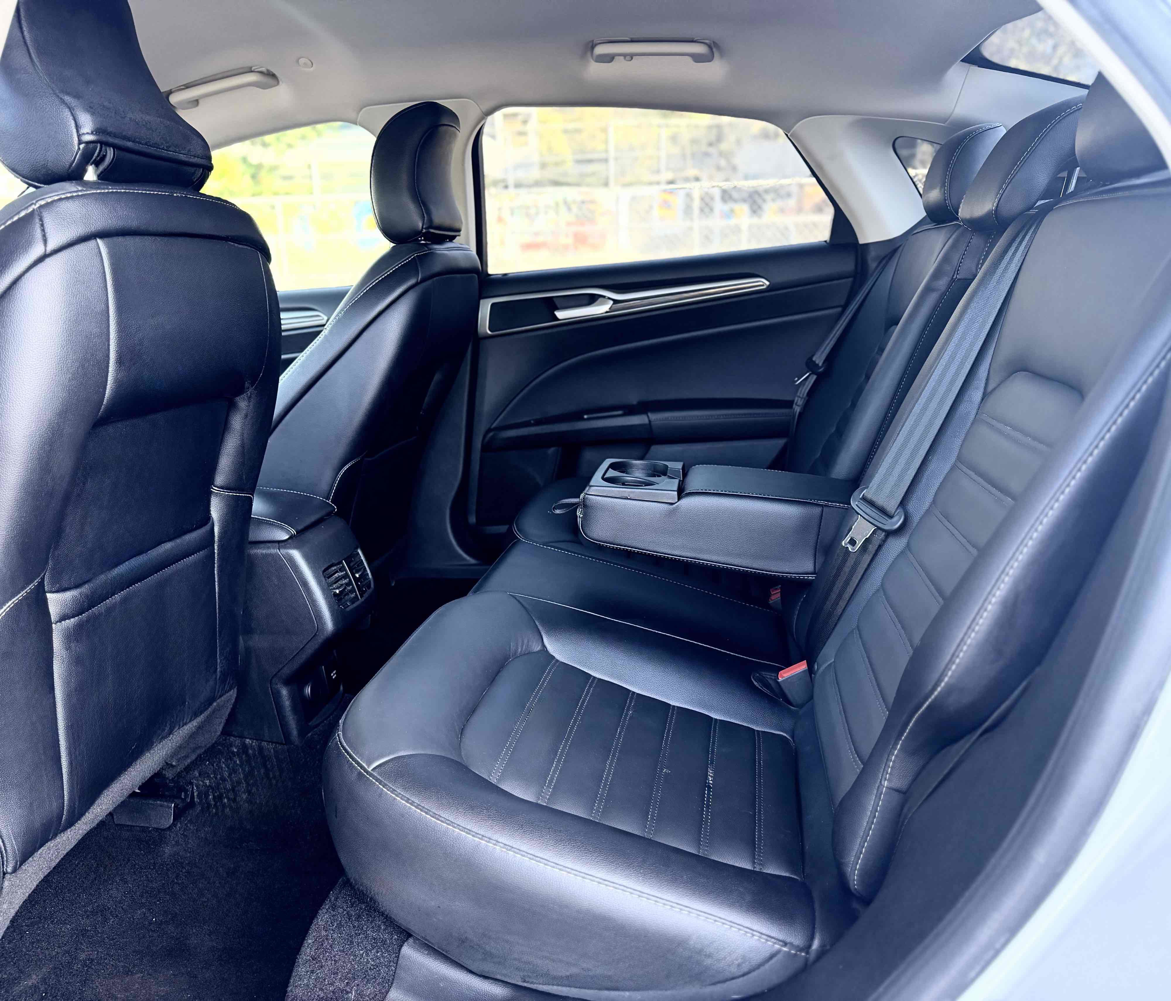 Used 2018 Ford Fusion SE w/ Equipment Group 602A FWD image 13