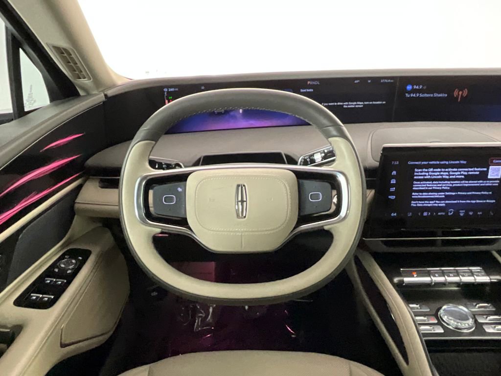 Used 2025 Lincoln Nautilus Premier image 11