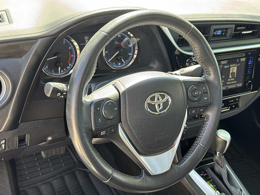 Used 2017 Toyota Corolla SE w/ SE Premium Package FWD image 4
