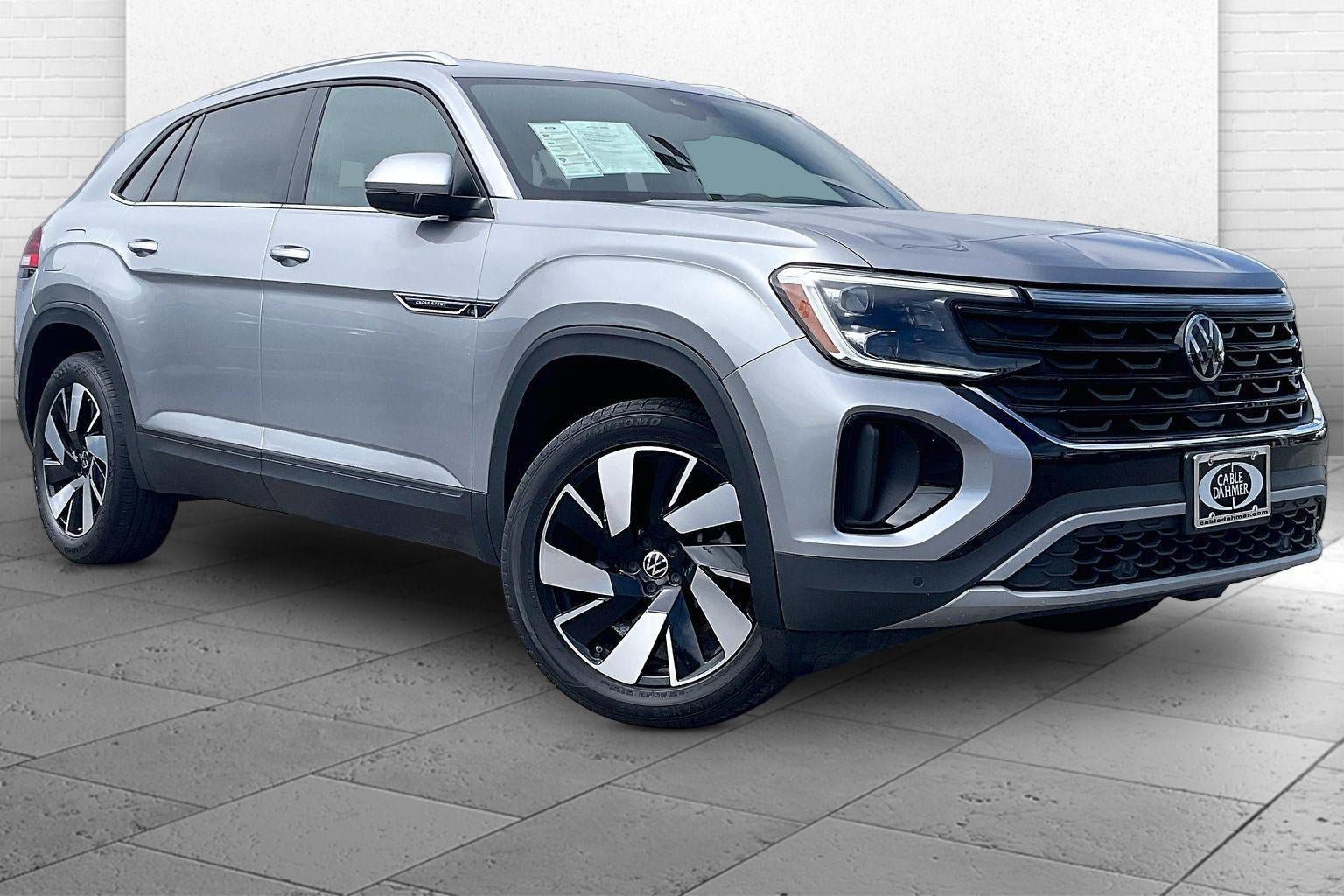 Used 2024 Volkswagen Atlas Cross Sport SE FWD image 1