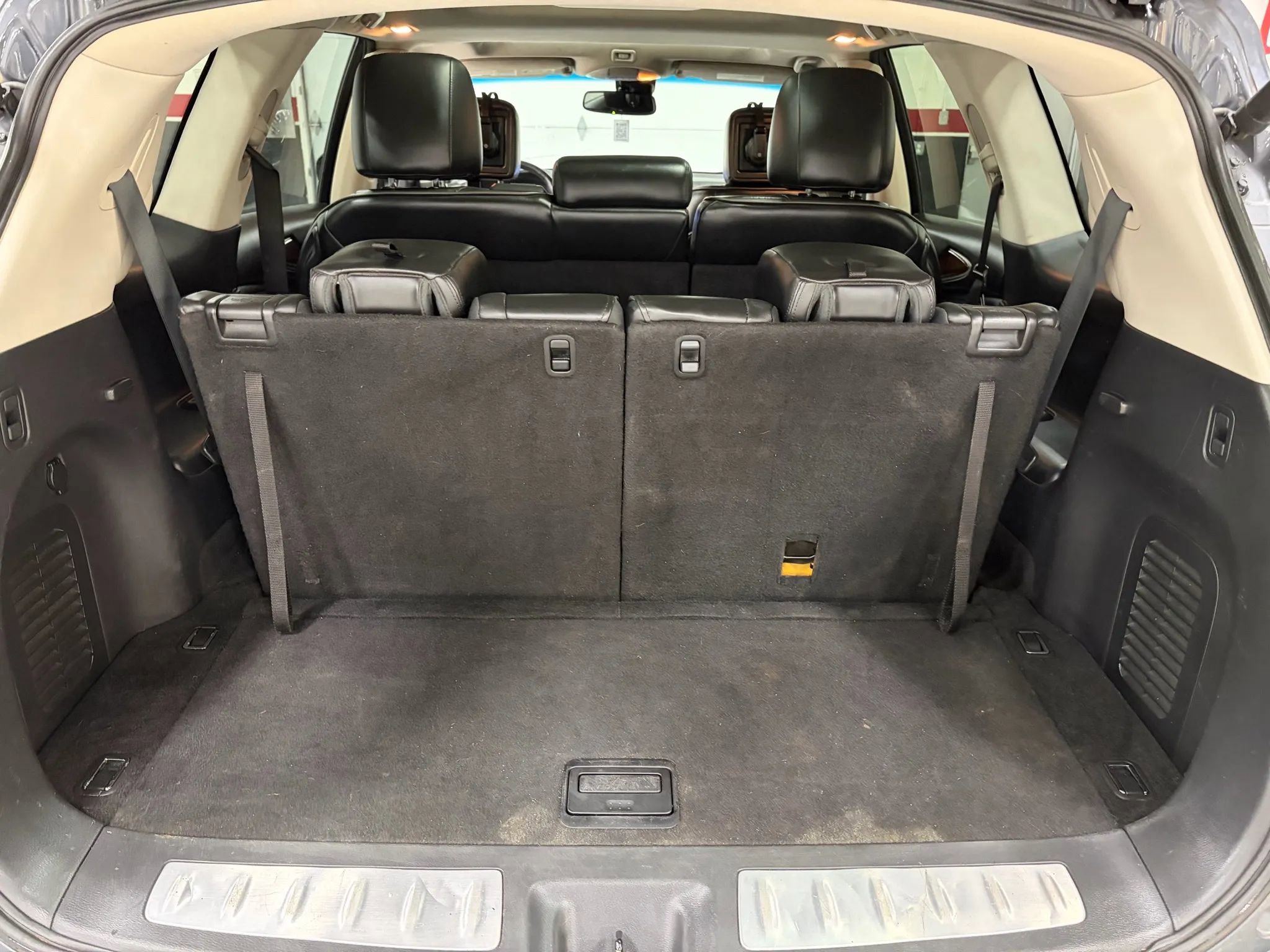 Used 2013 INFINITI JX35 AWD w/ Premium Pkg image 25