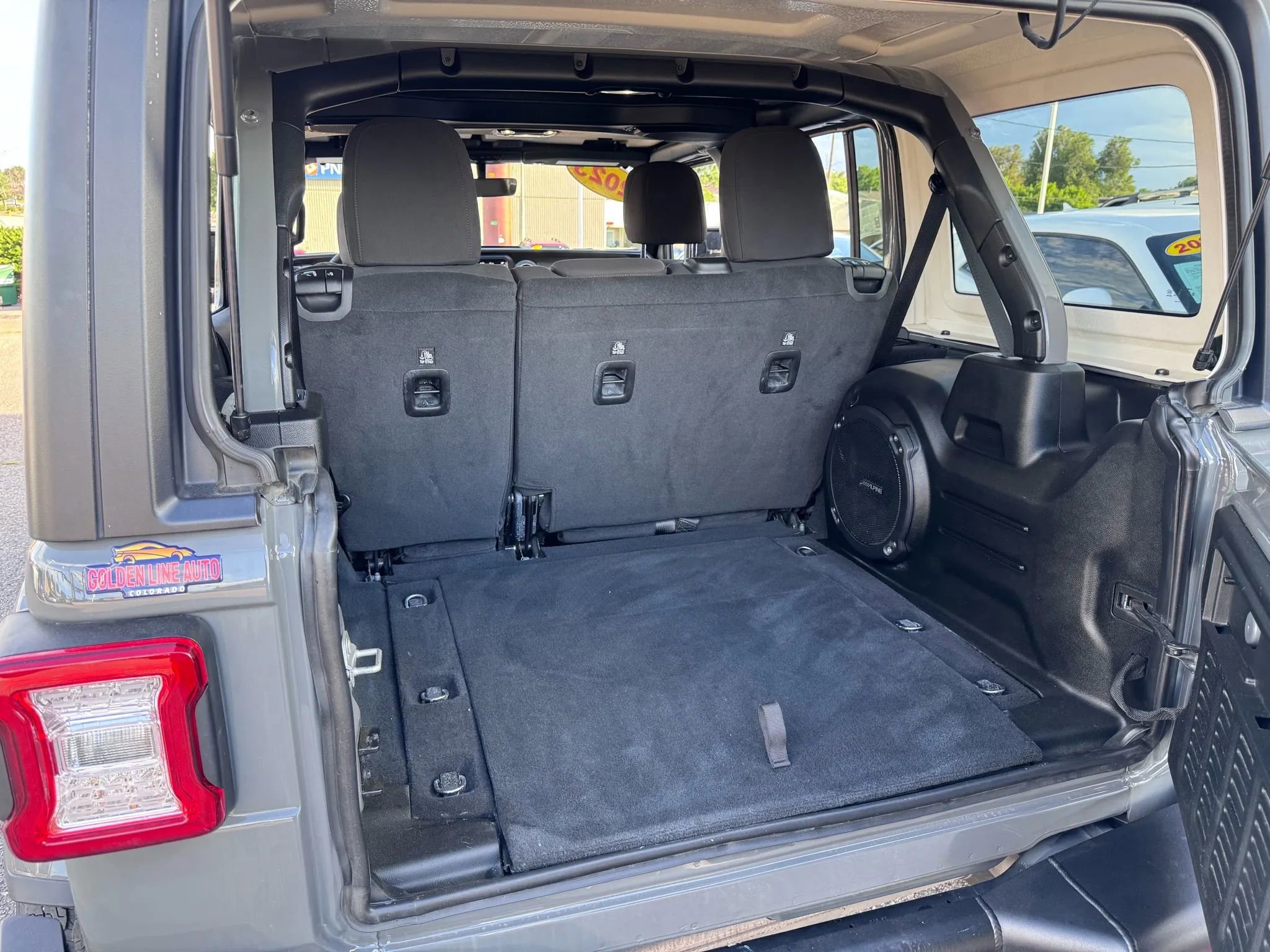 Used 2023 Jeep Wrangler Unlimited Sahara AWD/4WD image 39