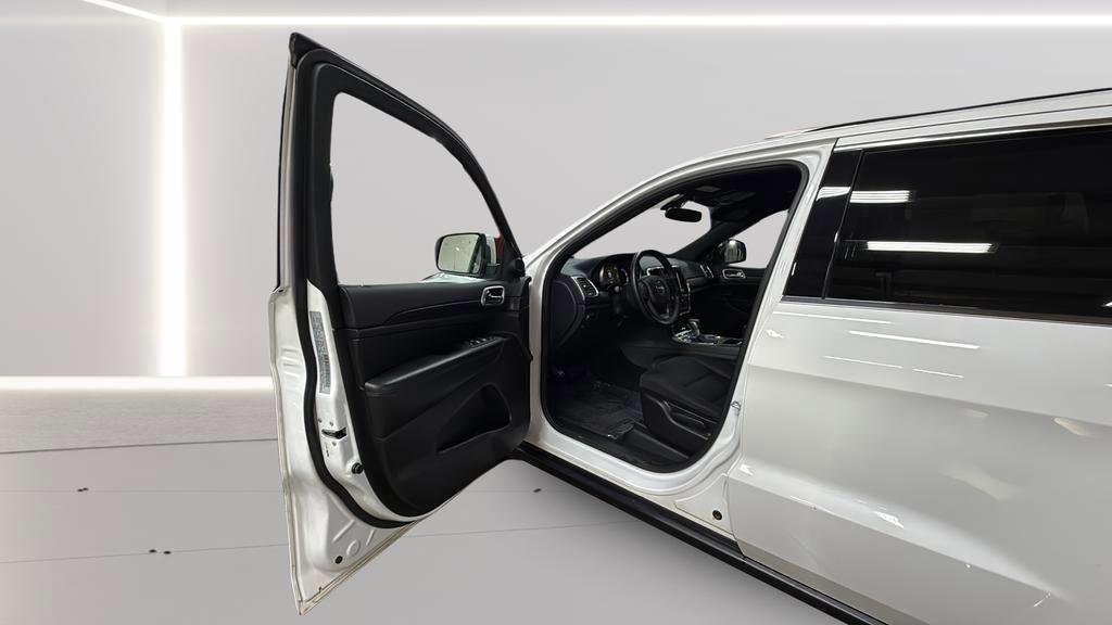 Used 2019 Jeep Grand Cherokee Laredo image 21