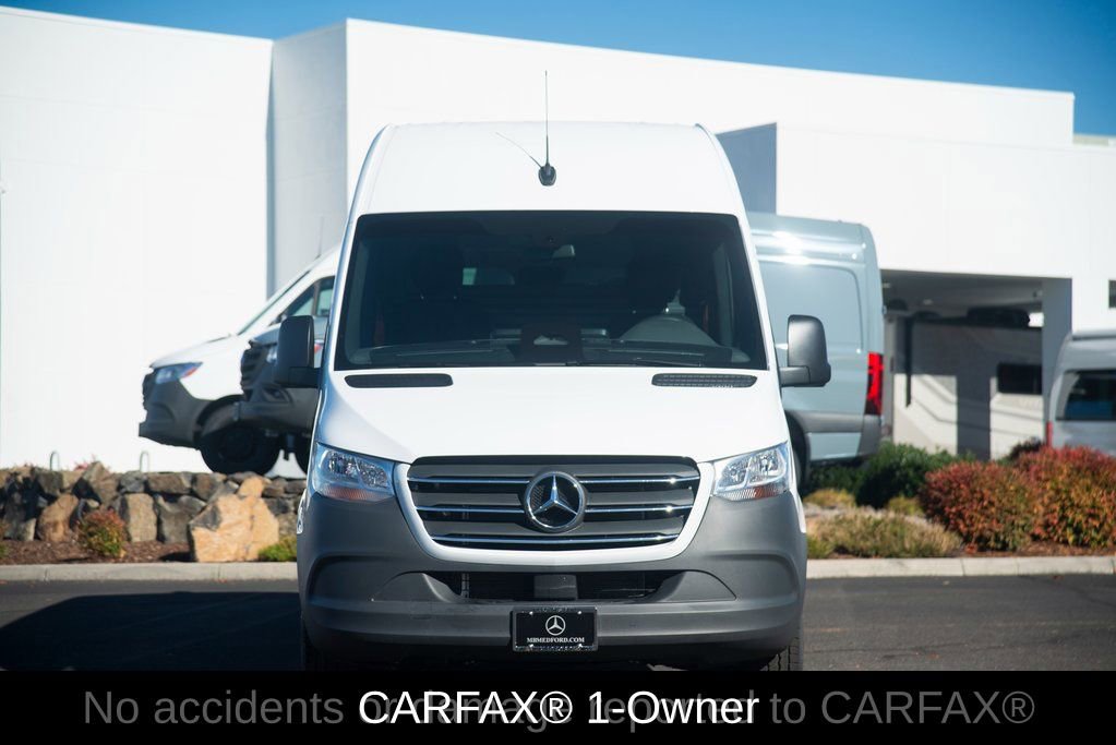 Used 2025 Mercedes-Benz Sprinter 2500 image 2