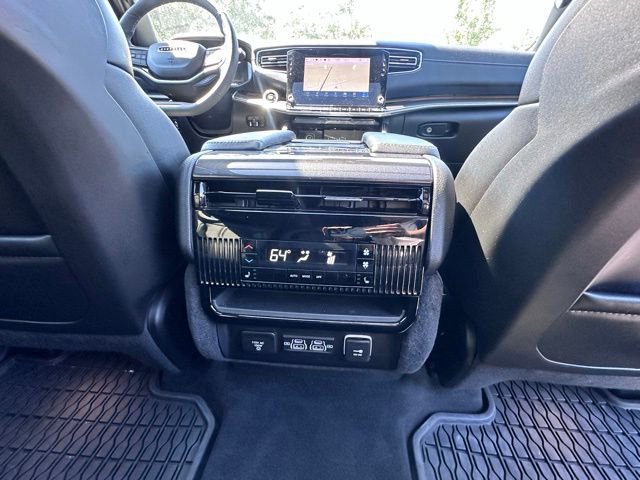 Used 2024 Jeep Wagoneer 4WD w/ Premium Group I image 33