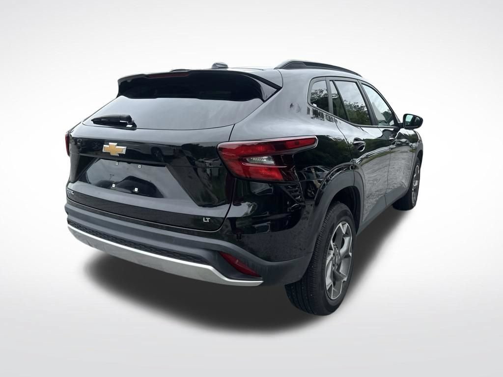 Used 2025 Chevrolet Trax LT FWD image 11