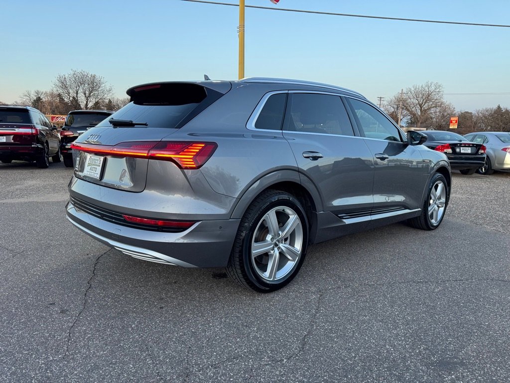 Used 2019 Audi e-tron Premium Plus image 4